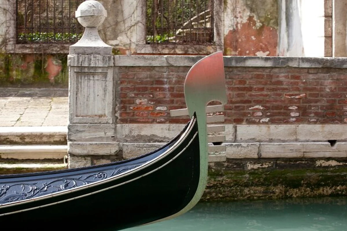 Gondola na weneckim kanale