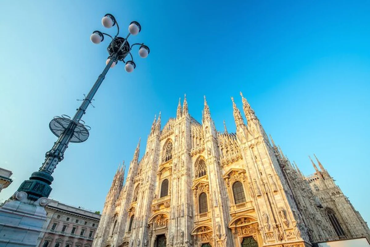 Katedra Duomo di Milano na Placu Piazza Duomo w Mediolanie