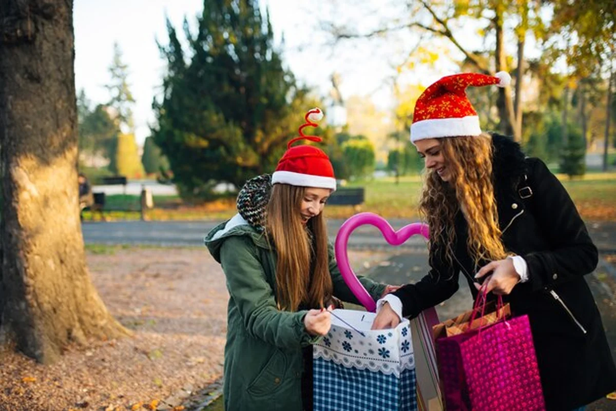 Kupujący szczęście w parku